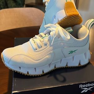 Reebok NWT & box~ size 7~ bright white Zig Dynamica